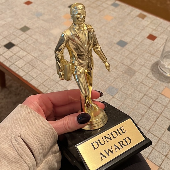 Dundee Award the Office Trophy - Picture 4 of 5